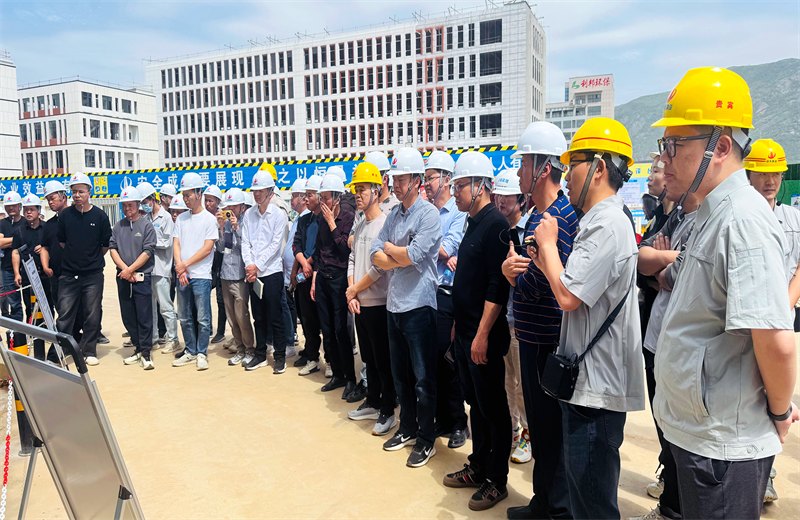 2025年4月17日，由莆田市涵江区住房和城乡建设局主办、尊龙时凯三建承办的钢筋安装工程质量防控现场交流会在联东U谷·涵江海峡智造产业谷一期成功召开。
